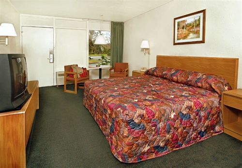 Masters Inn I-26 Cayce Exterior photo